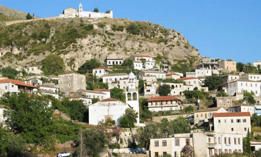 Προβληματική η στάση των ευρωβουλευτών της ΝΔ για τις περιουσίες στη Χειμάρρα